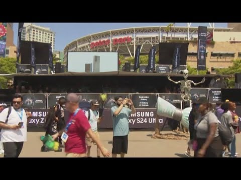 Comic-Con kick off | Inside the convention center, around Downtown