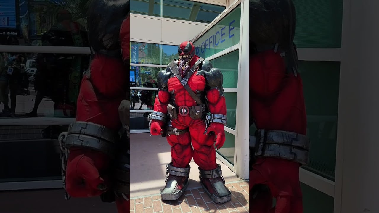 GIANT Venom Deadpool at San Diego Comic-Con 2024!