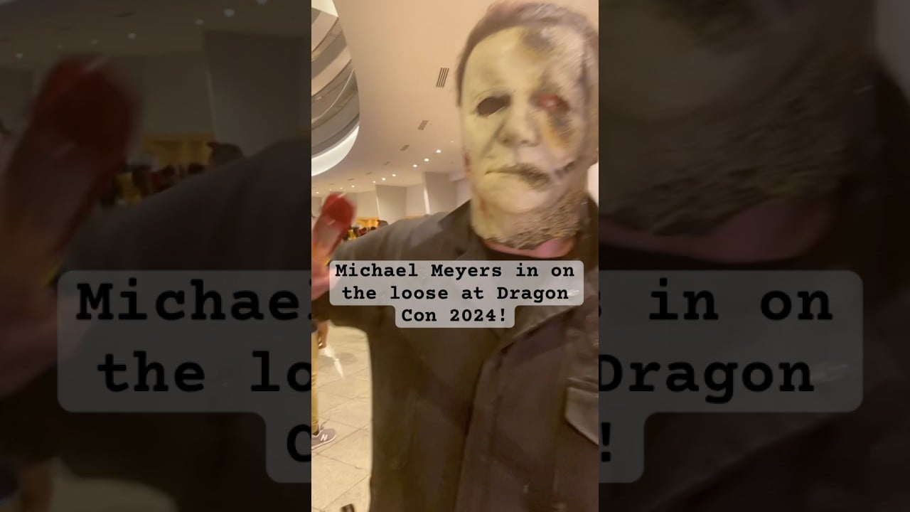 Michael Meyers is on the loose at Dragon Con 2024! #halloween #shorts #cosplay #michaelmyers