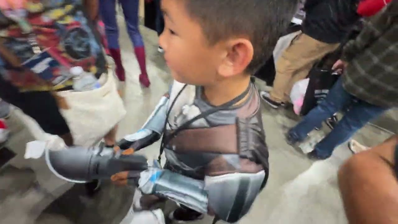 KYLE’S PLAYTIME Visits LA Los Angeles Comic Con 2024 Part 2 of 3 Tour of the Exhibit Hall Expo Floor