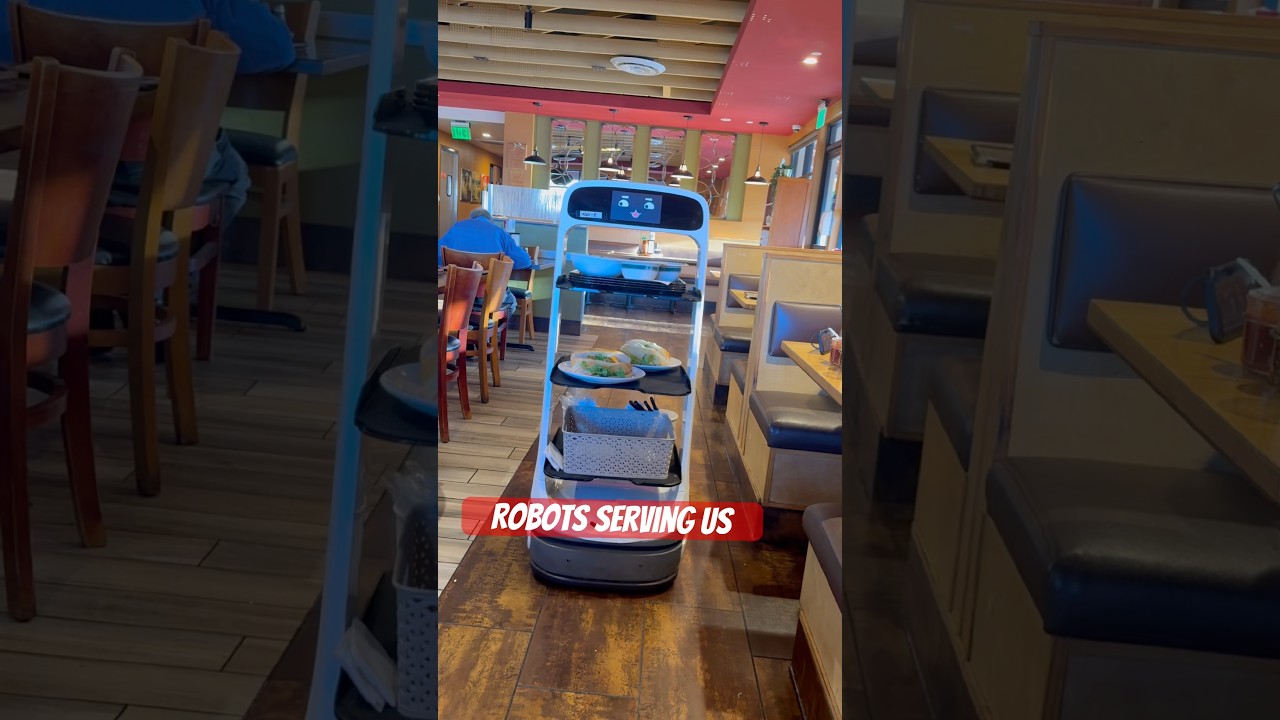 Robots now at restaurants 😂🤖 #robots #robotwaiter #sandiego #phosoup