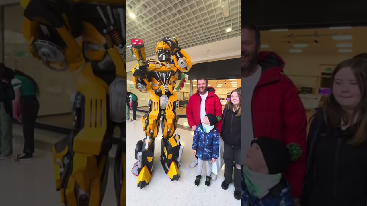 Bumblebee transformers at comic con #bumblebee #transformers #comiccon