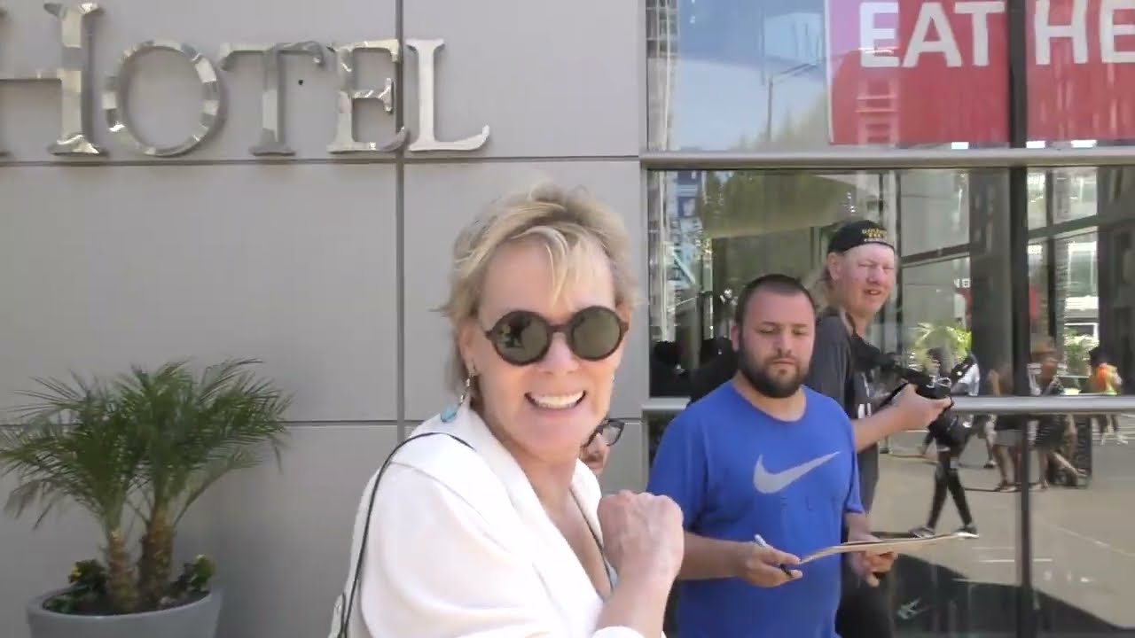 Jean Smart talks about Comic Con costumes while at San Diego Comic Con