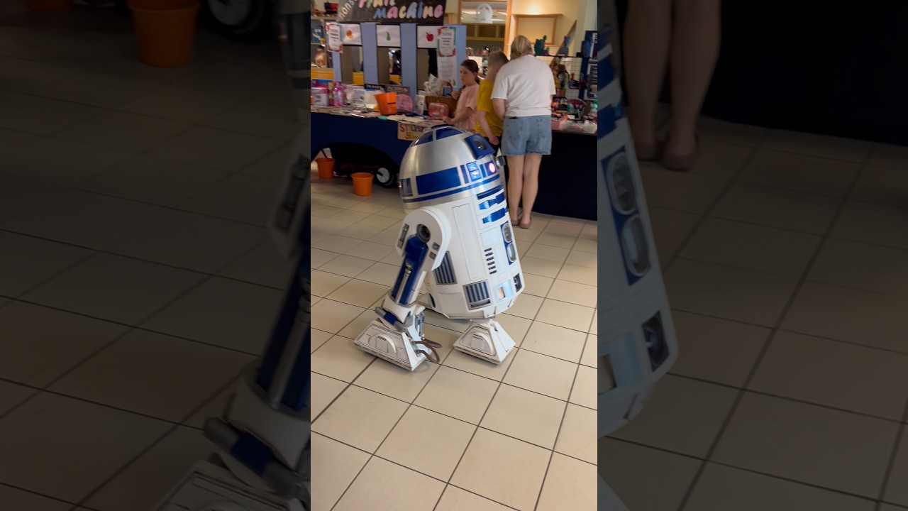 R2-D2 Comic Con 2025 – Great Yarmouth! #comiccon #greatyarmouth #r2d2 #starwars #fyp